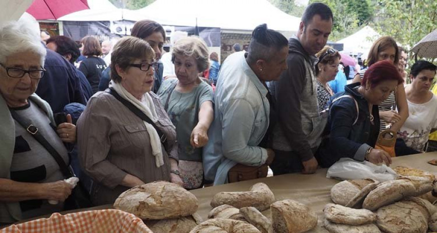 Neda despide su Festa do Pan con buena afluencia de público a pesar de la lluvia