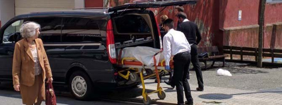 Un hombre permanece muerto más de dos  horas en un banco de  la calle Almendra