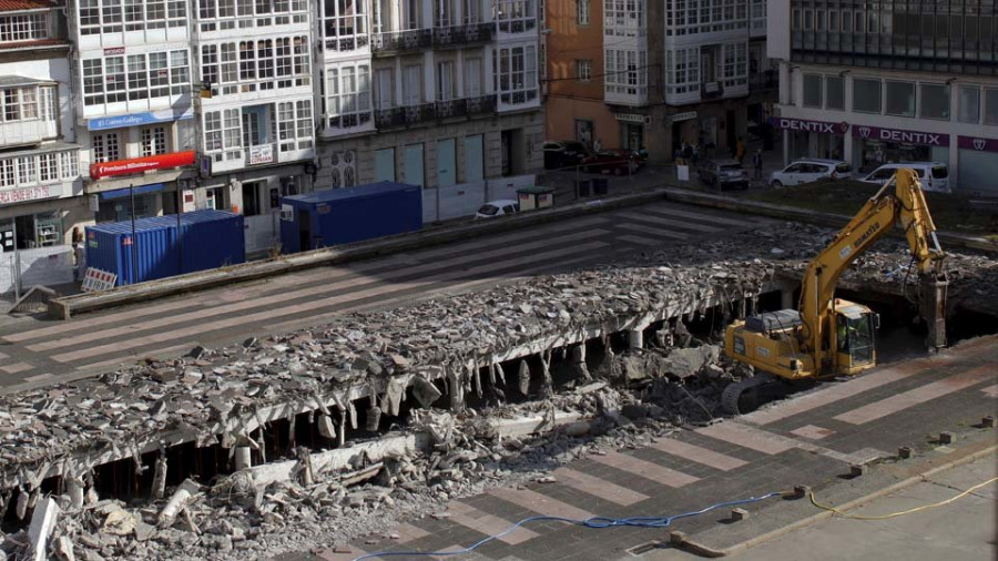 Comienzan las obras de demolición  de la superficie de la plaza de Armas