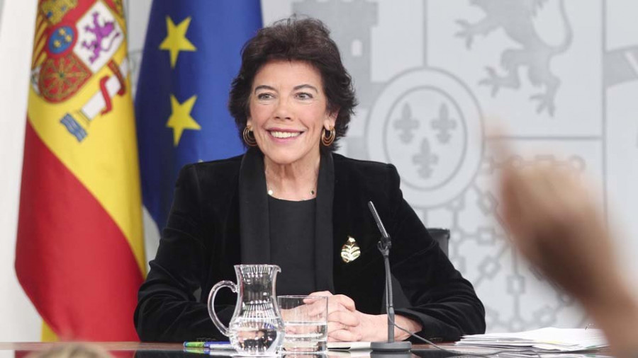El Gobierno estudia un permiso retribuido o baja para padres con hijos en cuarentena y mascarilla desde los seis años