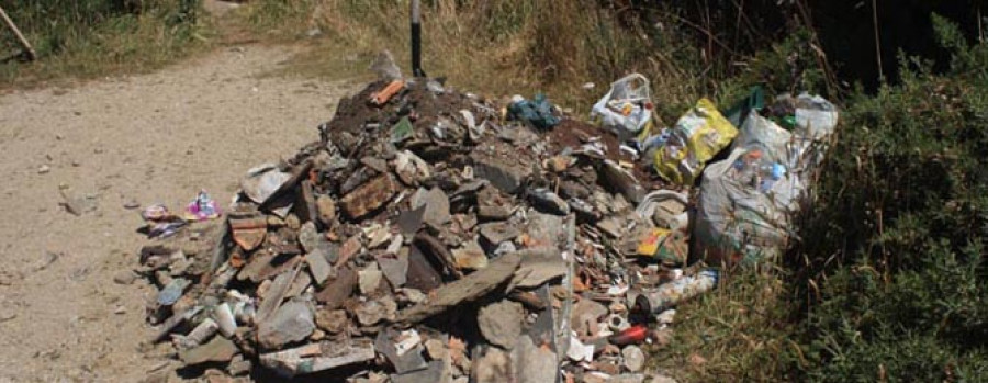 El colectivo de Acción Directa retiró basura de las baterías de Defensa de cabo Prior