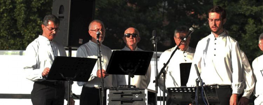 El barrio de Caranza se llena de música y juegos populares en una jornada festiva
