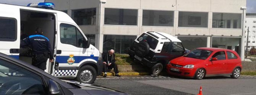 Un herido en un accidente en Narón y espectacular salida de vía en Catabois