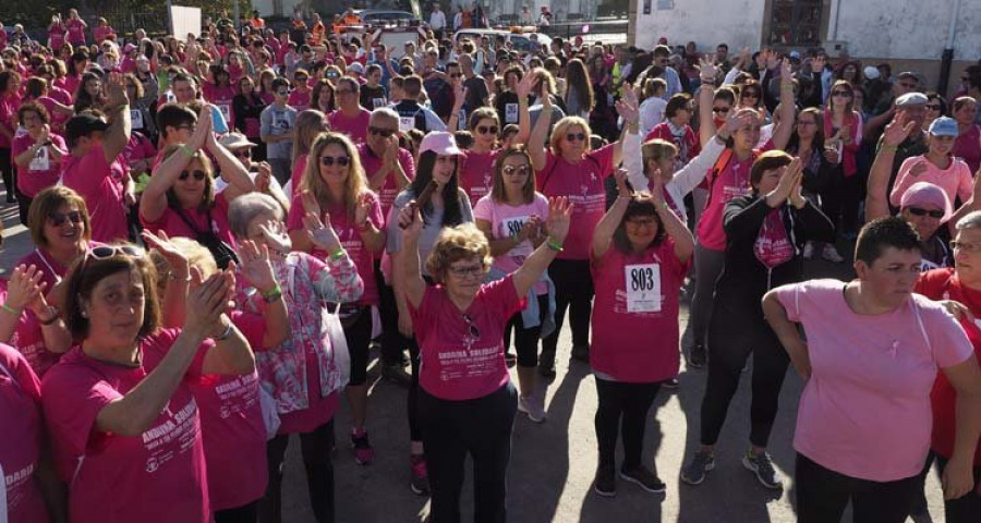 Unas 1.100 personas secundan la Andaina Solidaria de Neda a favor de la AECC