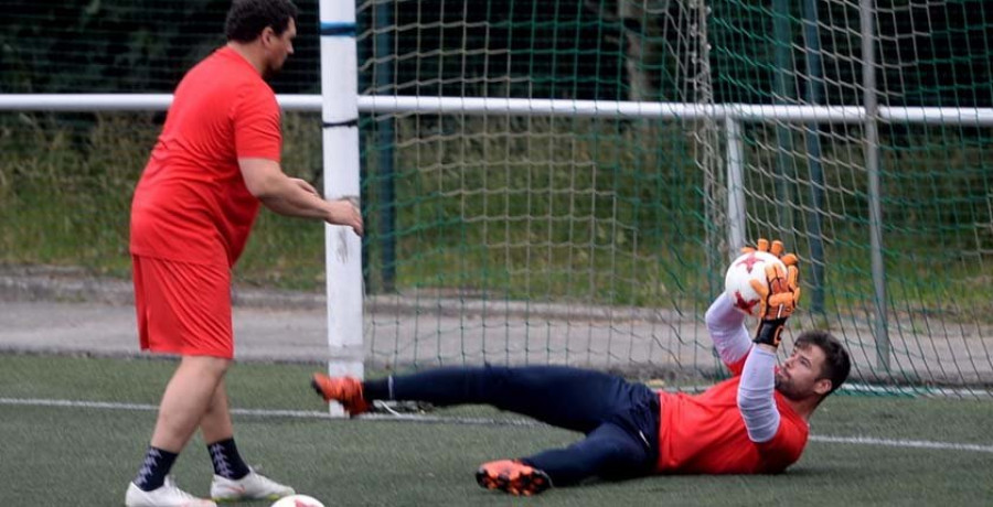 Manu Cedrón vuelve a la portería del Somozas