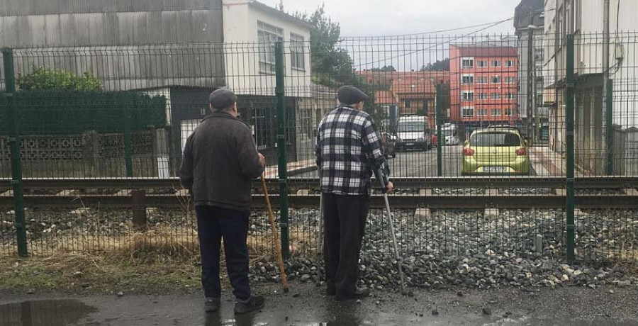 La AVV de Piñeiros pide al Concello que interceda por el cierre de la vía