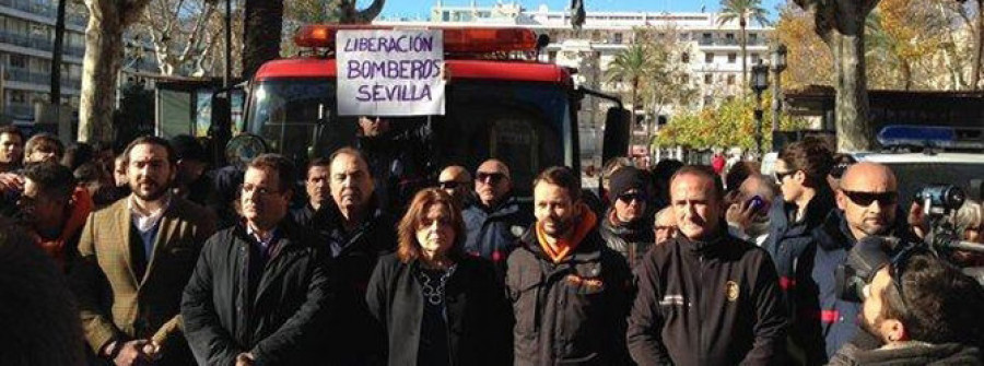 Reclaman en Sevilla la liberación de los tres bomberos detenidos en Lesbos