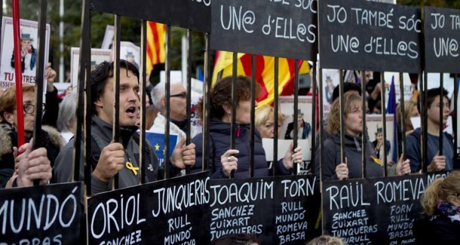 Miles de personas exigen en Barcelona la “libertad de los presos políticos” 
y la república