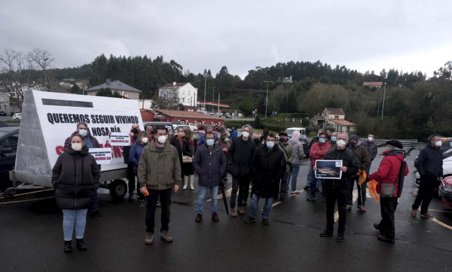Una caravana recorre el entorno de la ría apoyando al sector marisquero
