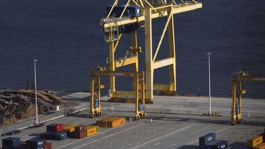 CMA mantendrá su actividad en Vigo a pesar del desvío de tráfico de contenedores a Ferrol