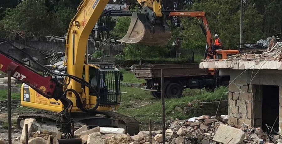 El desescombro de la zona afectada por la explosión pirotécnica de Tui costará más de tres millones de euros