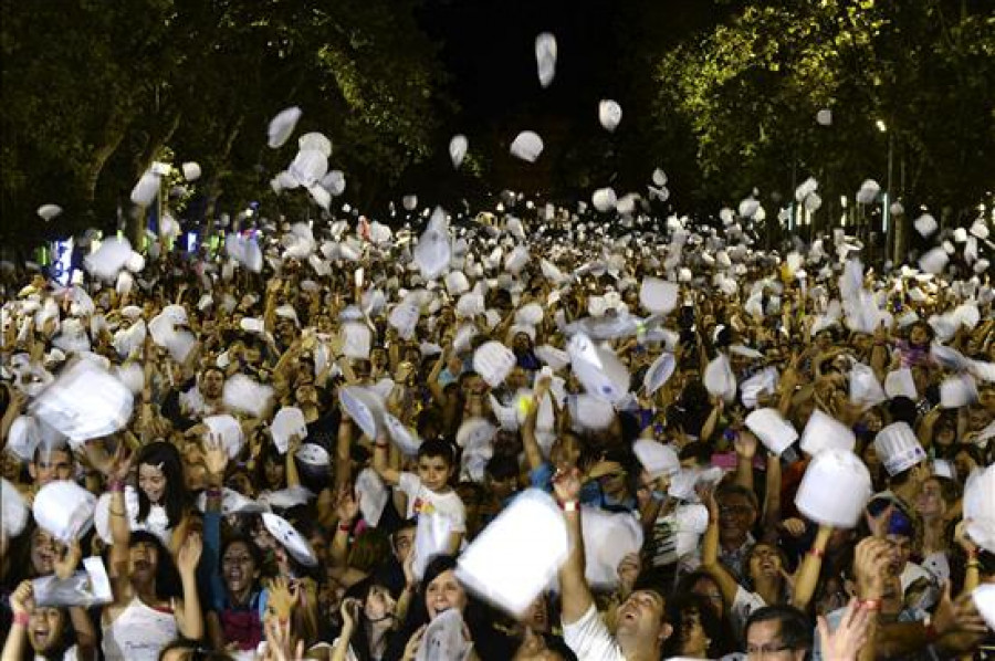 Valladolid busca batir un récord con 9.995 sombreros lanzados al aire