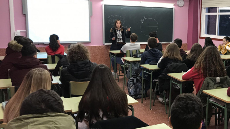 Alumnos de tres centros de Narón participan en un taller de regueifa durante este mes