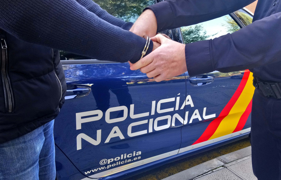 Detenido un joven gallego que se hacía pasar por director de la Fundación Amancio Ortega