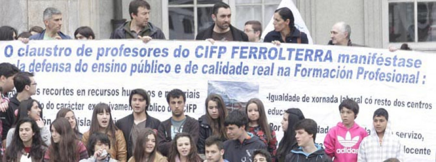Miembros del Claustro del CIFP Ferrolterra  denuncian el aumento de la carga horaria