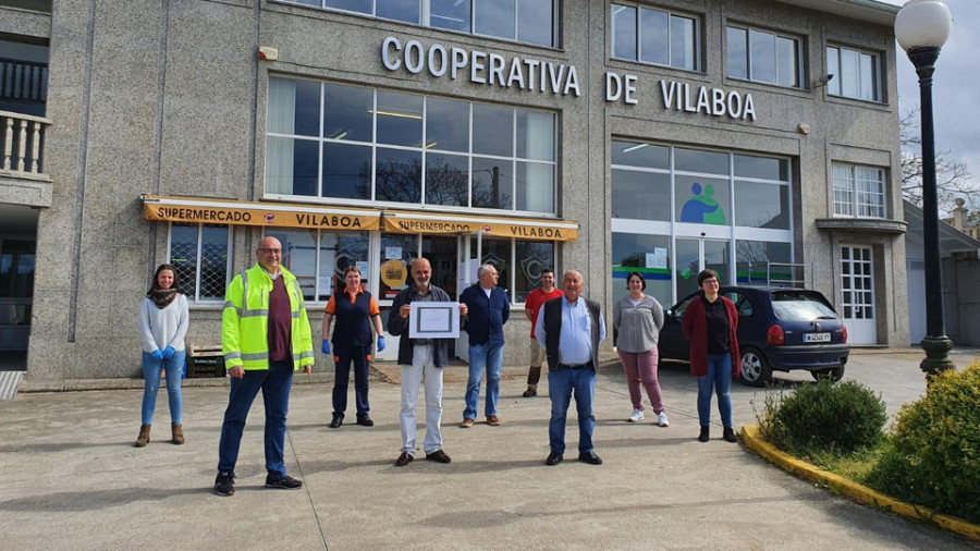 La cooperativa de Vilaboa entrega 6.000 euros a los Servizos Sociais municipales de Valdoviño a través de su fundación