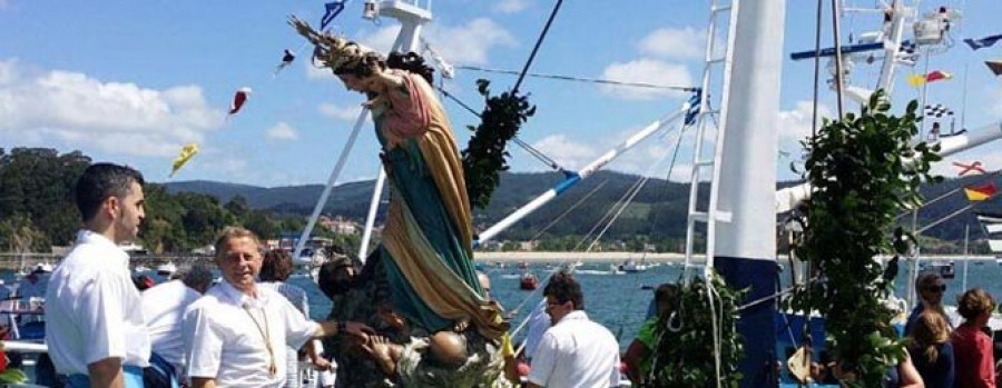 Una mujer, herida por un remo en la procesión de Cedeira