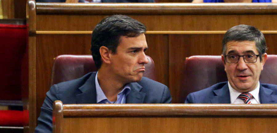 Sánchez se ve en el Congreso con sus fieles y desata los rumores sobre qué hará en la investidura