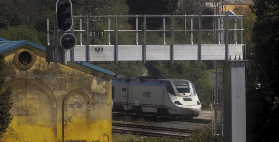 En Marea denuncia la falta de interés por el tren en los presupuestos