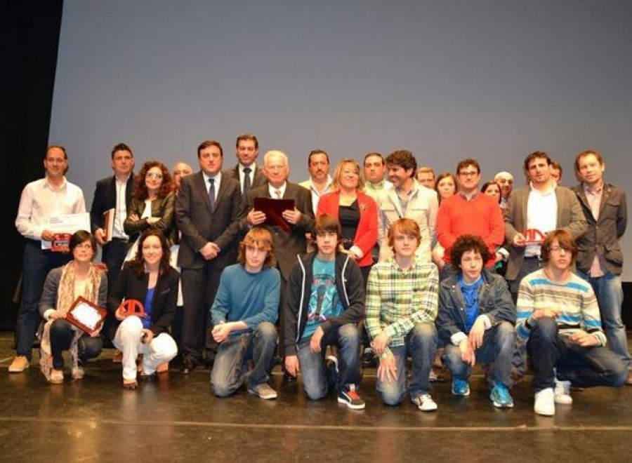 Blindaxe SL y sus espinilleras de carbono consiguen el premio Emprende Empresa de As Pontes