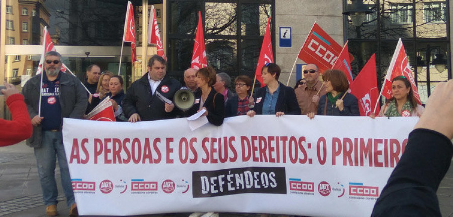 Un centenar de personas se concentran en Ferrol por el encarecimiento de la vida