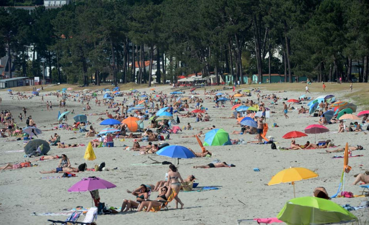 Cabanas suspende el servicio de socorrismo en la playa de A Magdalena tras el positivo de un trabajador