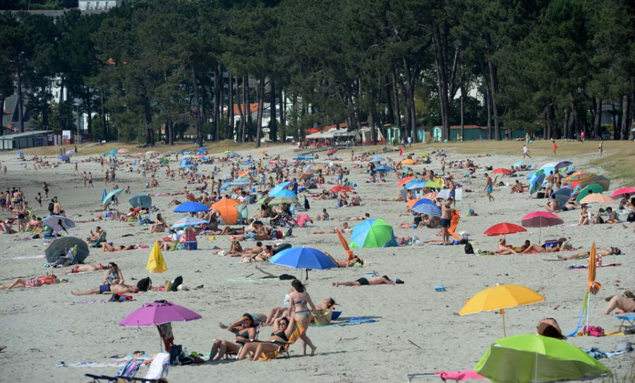 Cabanas suspende el servicio de socorrismo en la playa de A Magdalena tras el positivo de un trabajador