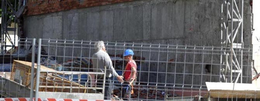 Comienzan los primeros trabajos de emergencia en el centro comercial Porta Nova