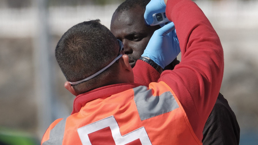 Rescatan a 34 inmigrantes en una patera localizada a 220 kilómetros de Gran Canaria