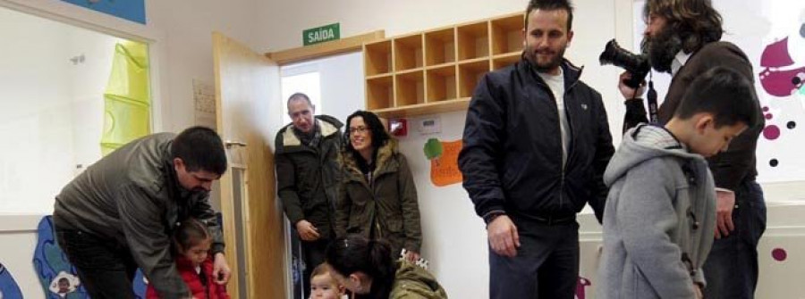 SAN SADURNIÑO-Un centenar de personas le dan la bienvenida a la escuela infantil