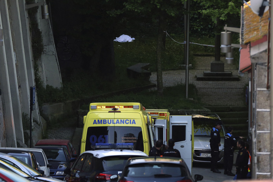 Un menor ingresa en coma en Vigo tras mezclar alcohol con medicamentos encontrados en la calle junto a sus amigos