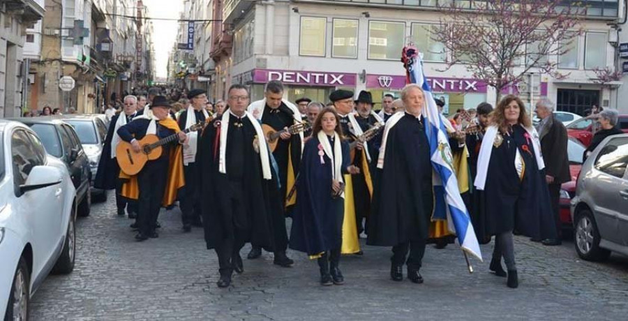 Las rondallas calientan motores para las Pepitas con la presentación de las madrinas