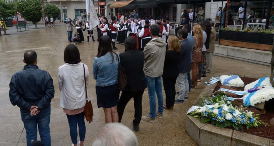 A praza do Himno Galego, punto de referencia desta data