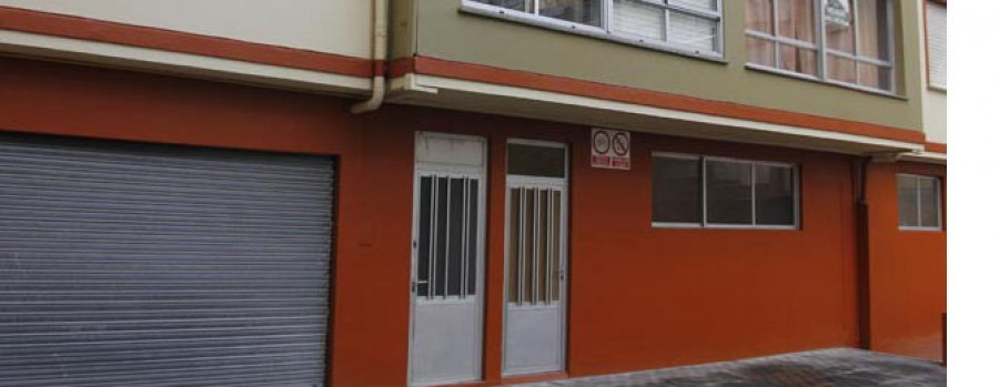 Defensa subasta un local en Ferrol y prevé vender la estación de radio de A Carreira