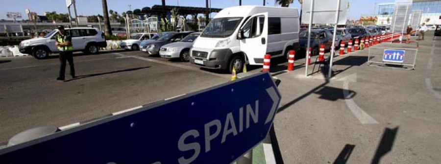 Los controles en Gibraltar vuelven  a provocar importantes retenciones