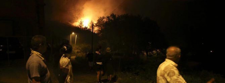 El fuego de Oia y O Rosal devastó 1.850 hectáreas  y dejó cuantiosos daños