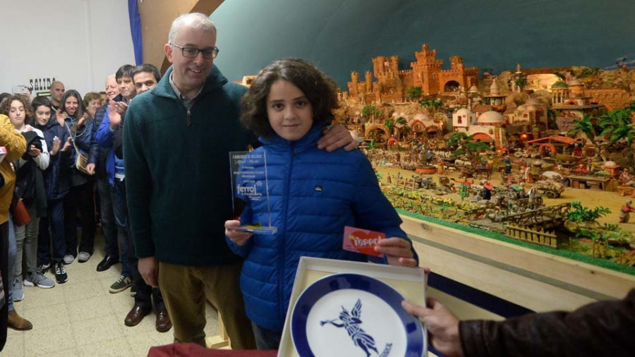 Jorge Fernández recoge el premio del concurso de belenes “Alfredo Martín”