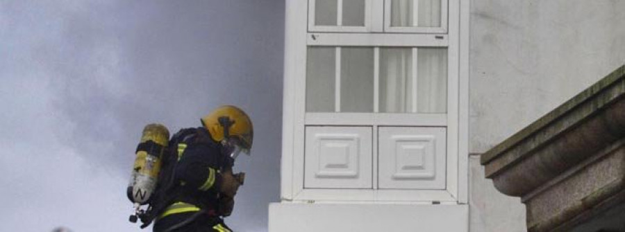 El fuego calcina la sala de calderas del Pazo de Rilo