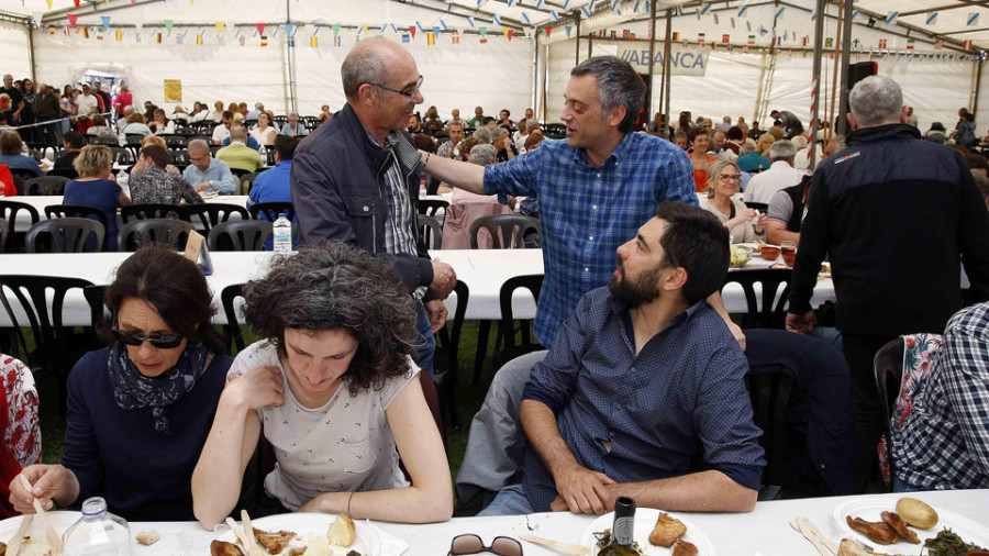 El PSOE inicia las reuniones de gobierno dispuesto a pactar con la Marea y el BNG