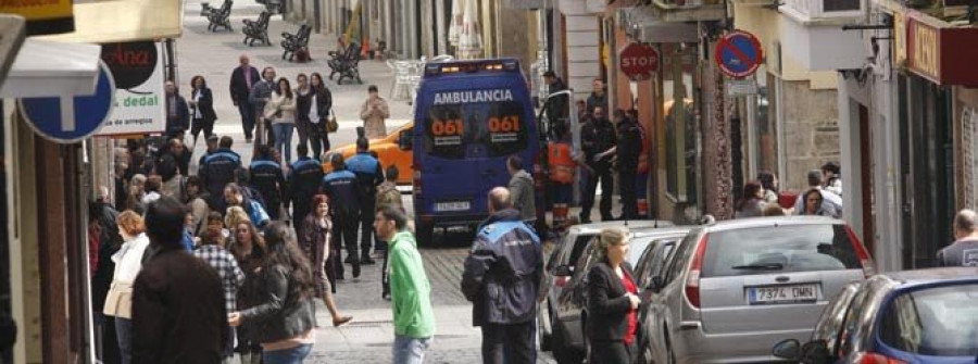 La Policía Local evita que un hombre se arroje a la calle desde un tercer piso