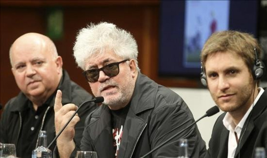 Almodóvar opina que "España está entre la desesperación y la más sombría depresión"