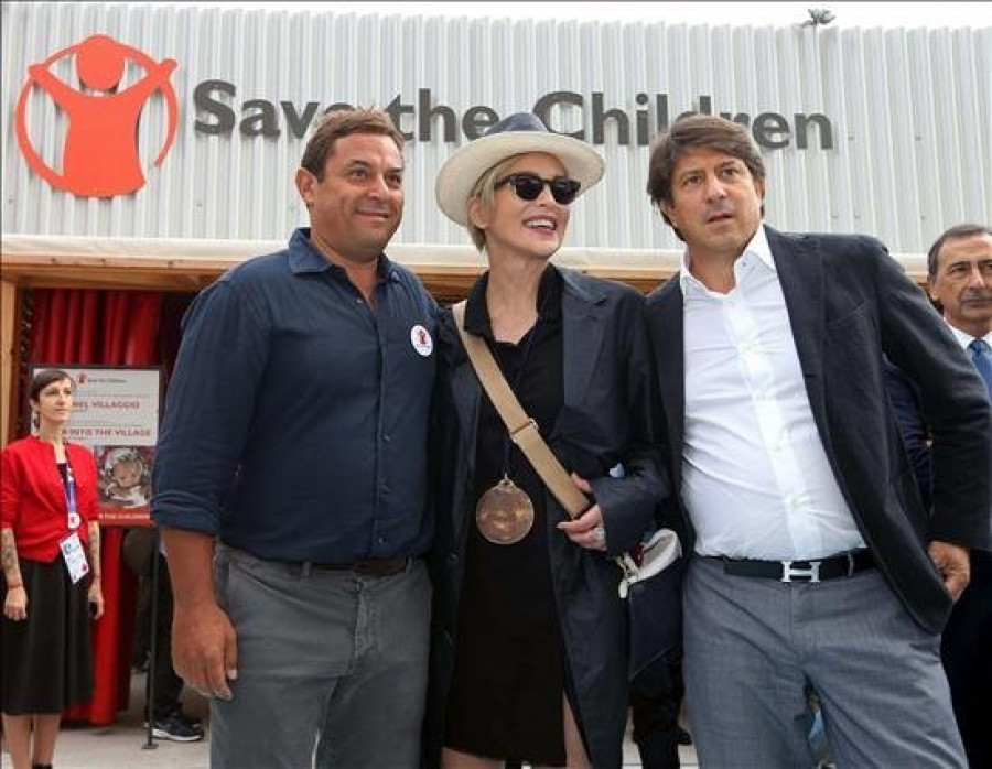 Sharon Stone visita a la Expo de Milán y da su apoyo a "Save the Children"