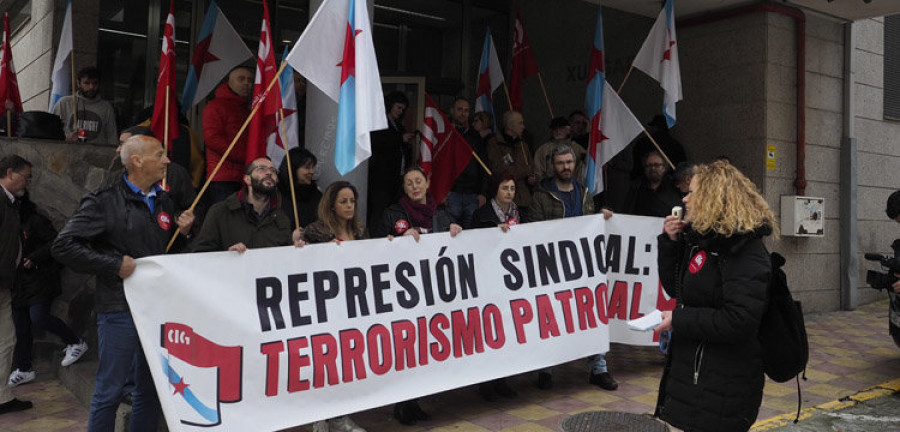 El delegado de la CIG juzgado por ultraje a la bandera dice que se trata de una “venganza”