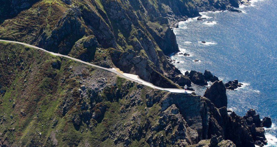 El Puerto adjudica las obras de mejora de la carretera de acceso al faro de Cabo Ortegal