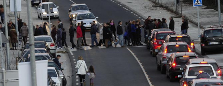 Los vecinos de Ciudad Jardín ralentizan el tráfico de O Boial