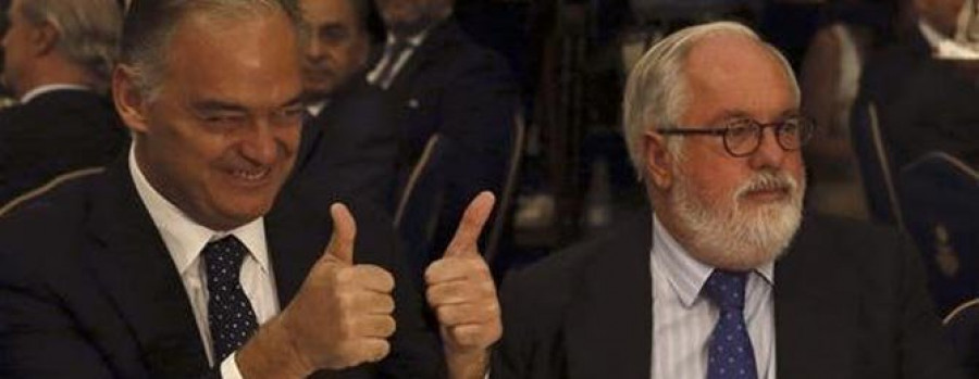 Arias Cañete se declara "desolado" por el asesinato de Isabel Carrasco