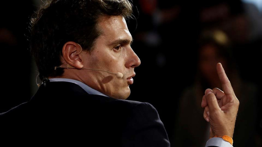 Rivera critica que Batet presida el Congreso tras defender un referéndum
