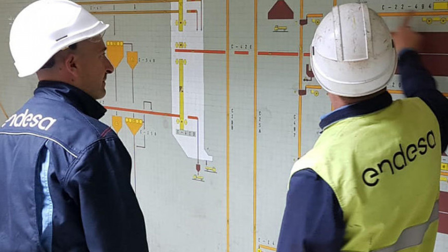 Profesores gallegos se forman  en  las instalaciones de la central térmica de As Pontes