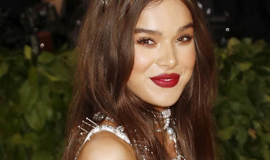 Hailee Steinfeld presentará la gala de los premios MTV en Bilbao