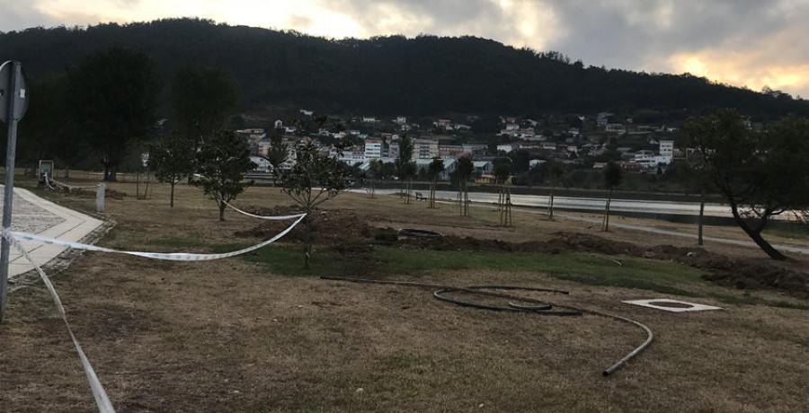 Narón instala un sistema de riego en el paseo de Xuvia por 27.000 euros